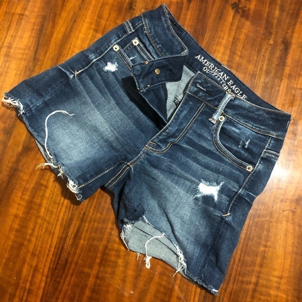 American Eagle shorts size 0 super stretch.